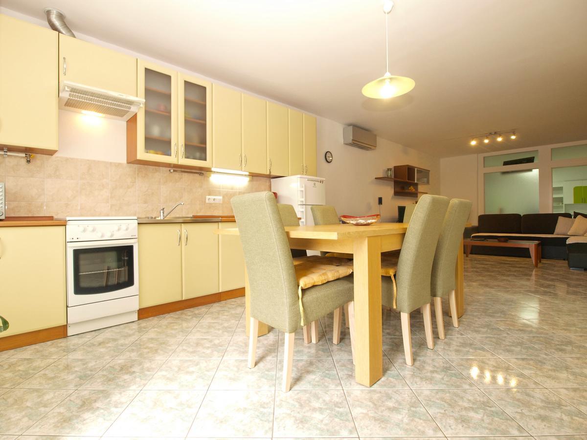Apartments Slavka 1155 Pula Exterior foto